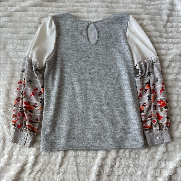 Pattern Sleeve Gray Top/Sweater - Picture 8 of 12